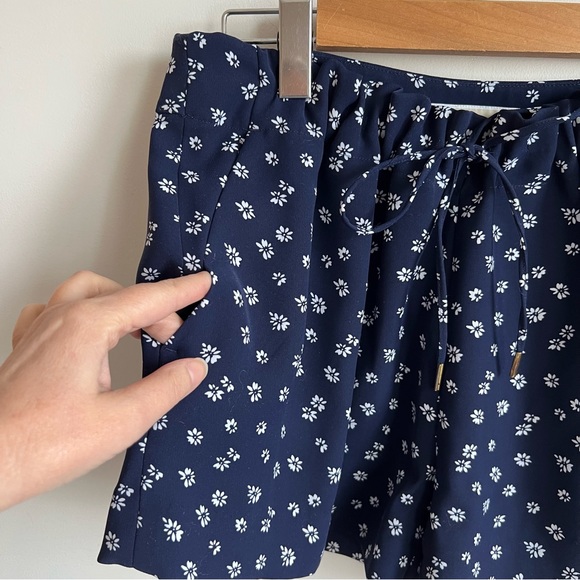 MICHAEL Michael Kors High Waist Shorts Size 6 Blue White Floral Print - Picture 7 of 11